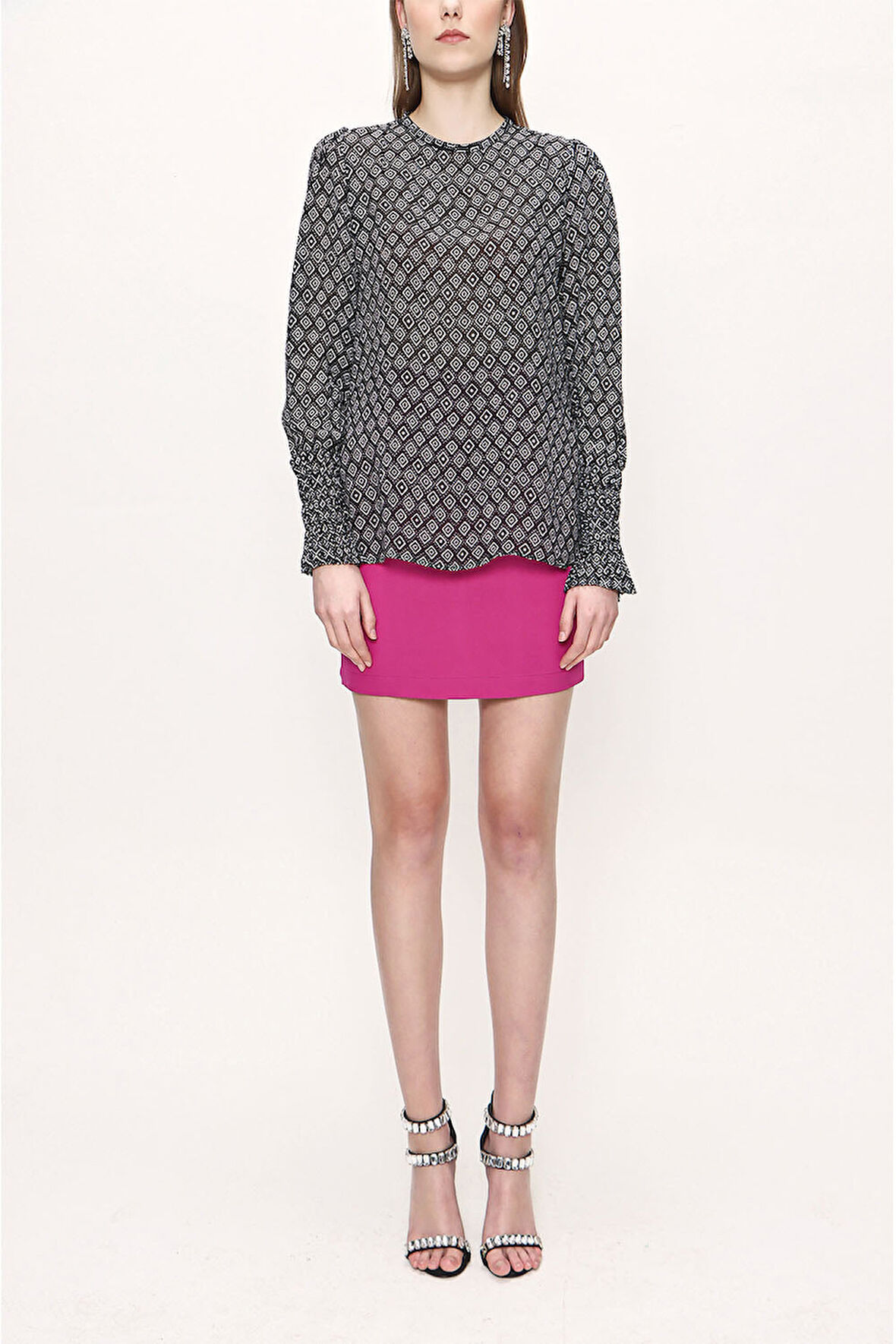 Siyah Beyaz Bilekleri lastikli bluz 19907 | M