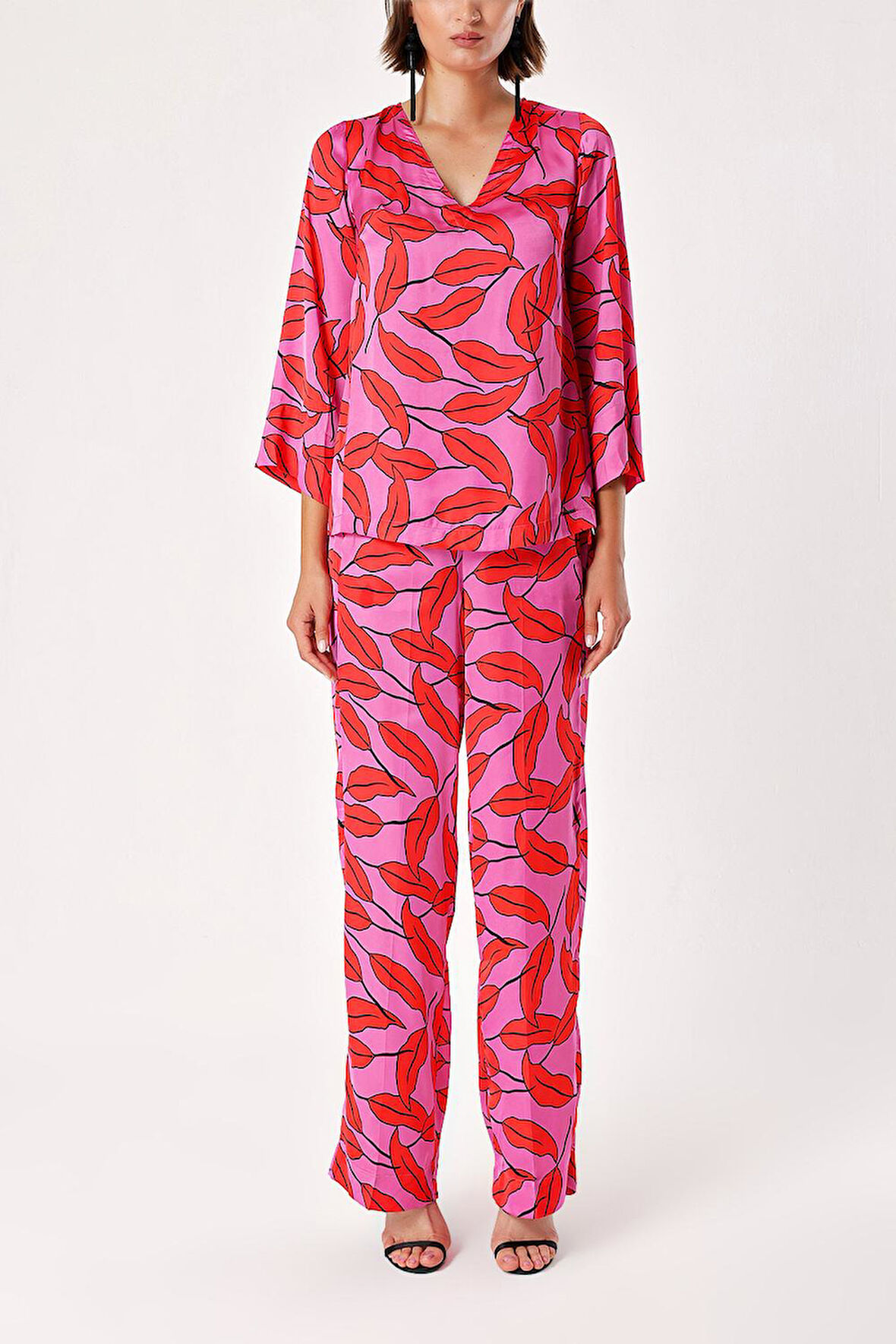 Desenli V yaka saten bluz 19828 | L