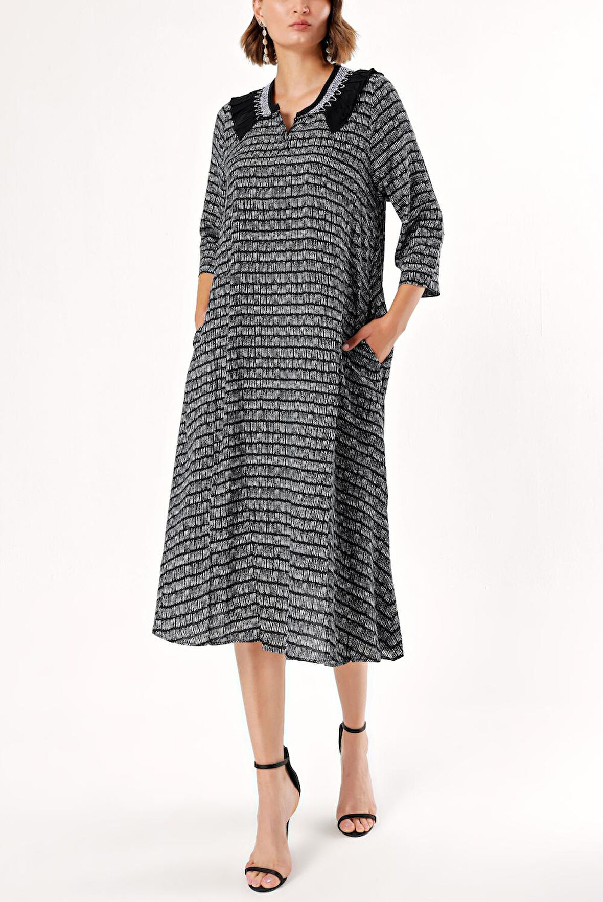 Desenli Yakası nakışlı elbise 93948 | M