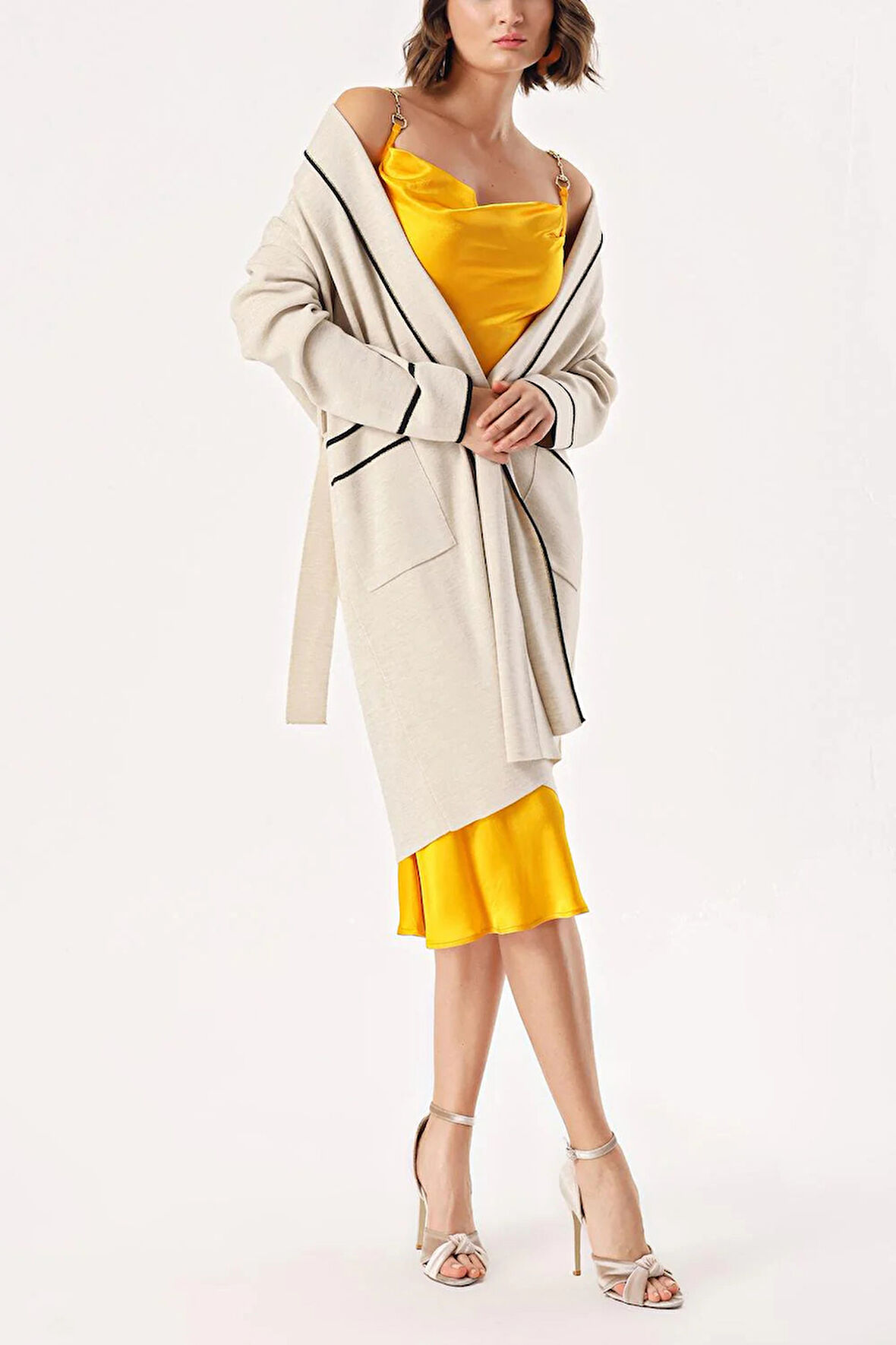 Bej-Siyah Kemerli uzun yün triko hırka 28874 | L