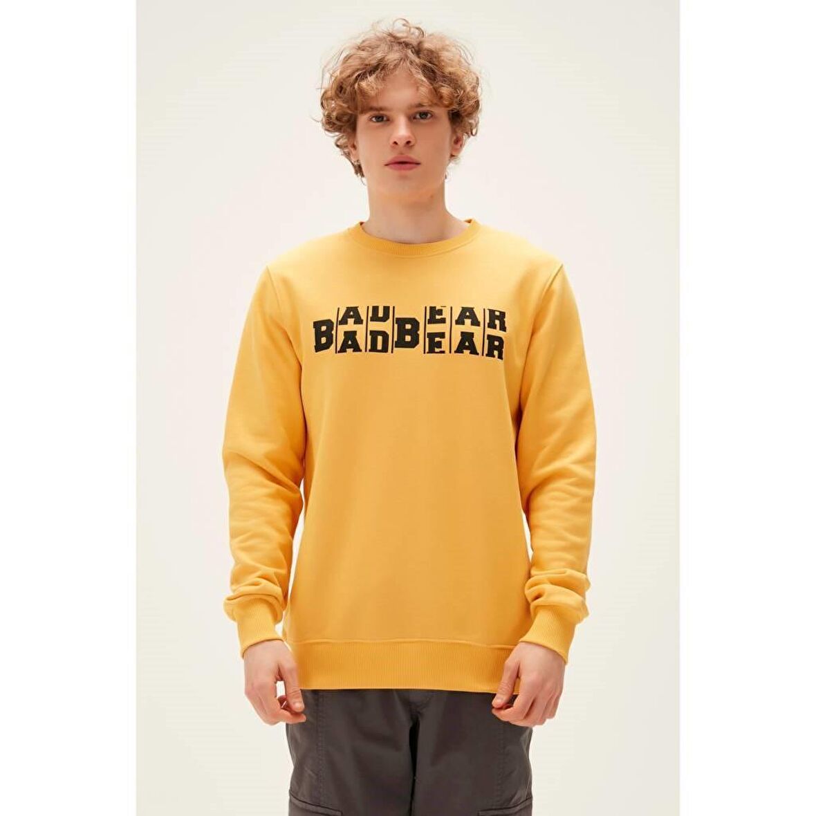 COUNTER CREWNECK MUSTARD