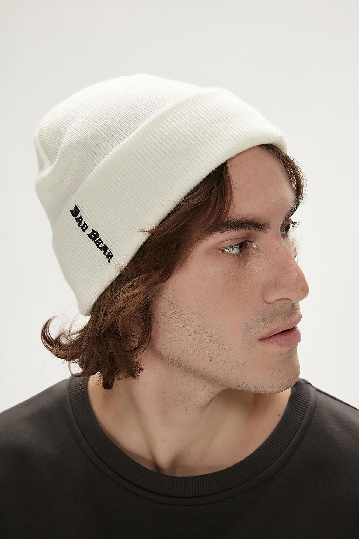LABEL BEANIE OFF-WHITE