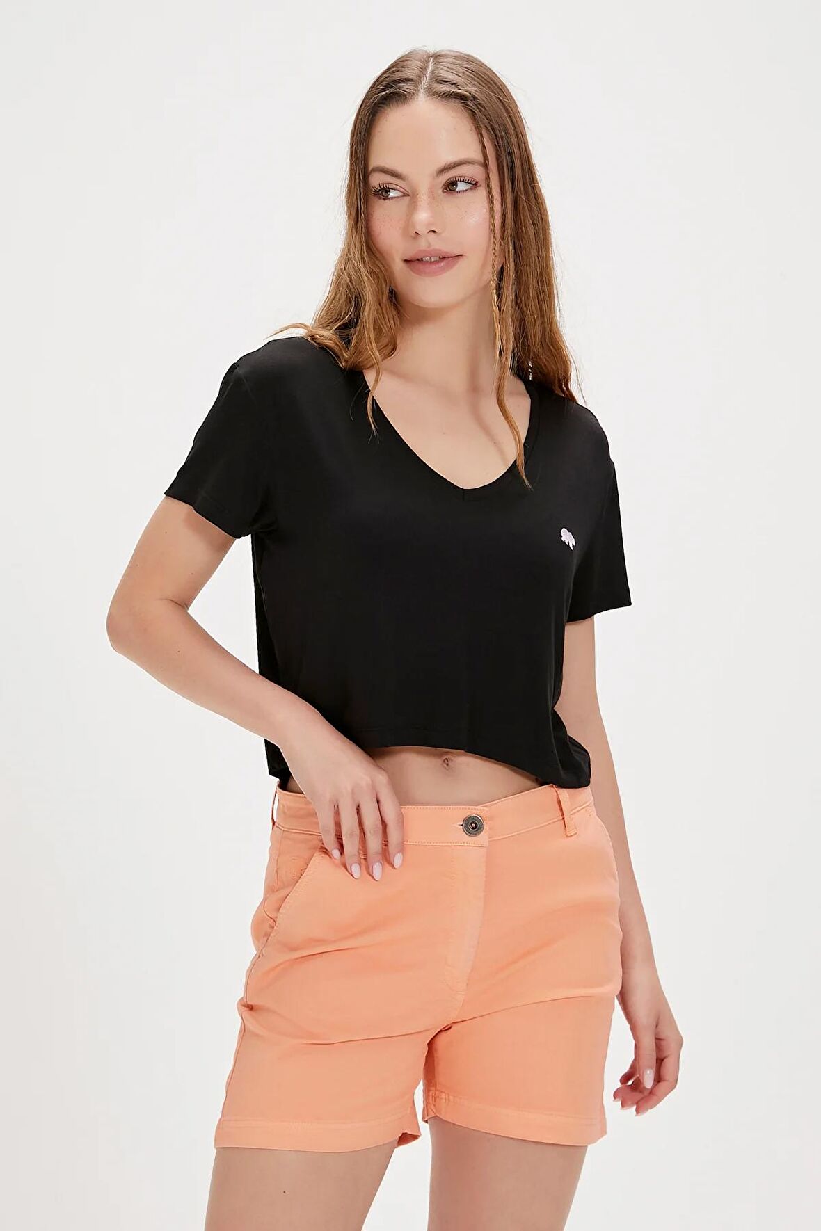 Menas Siyah V Yaka Kadın Tişört