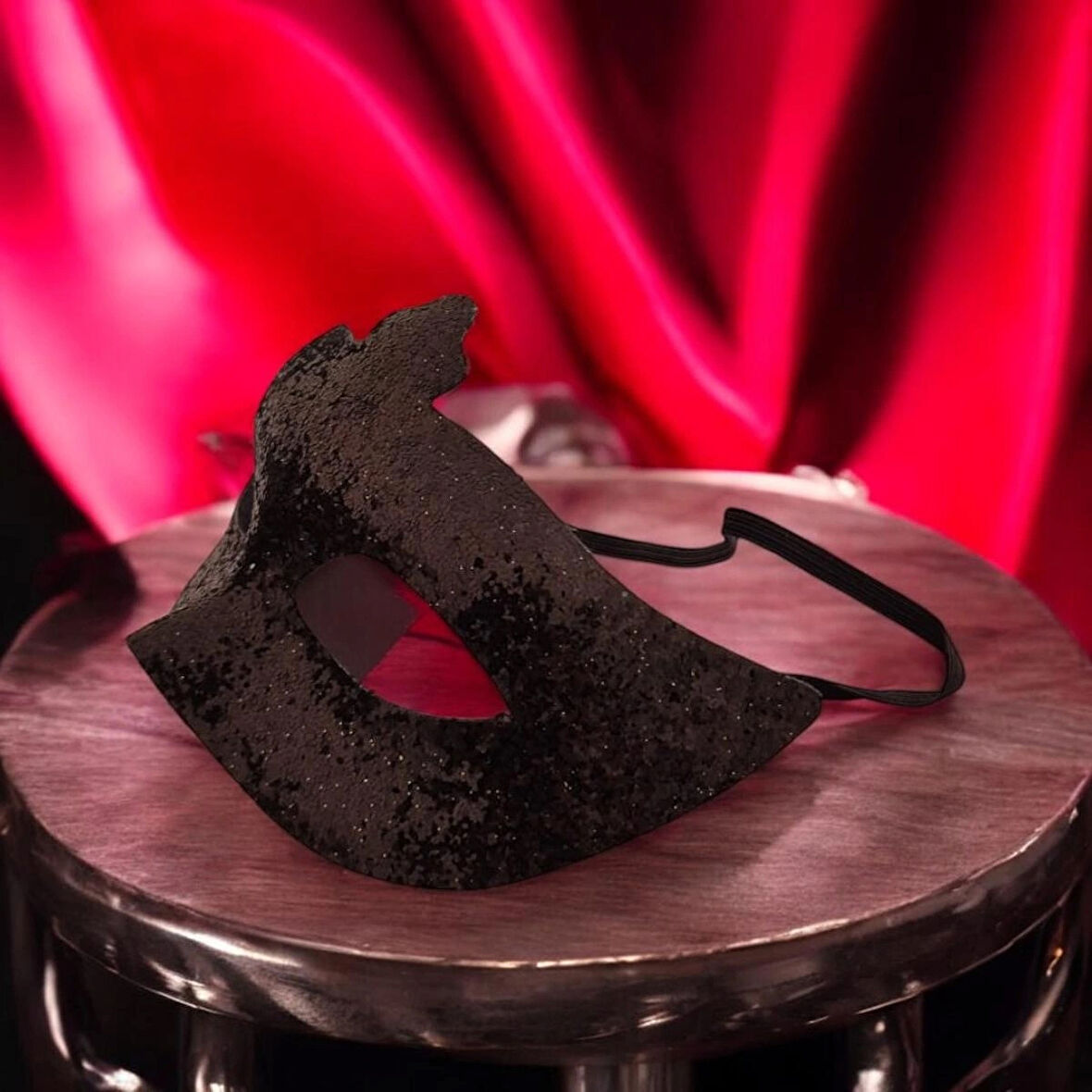 LÜKS SİMLİ SİYAH PARTİ MASKESİ