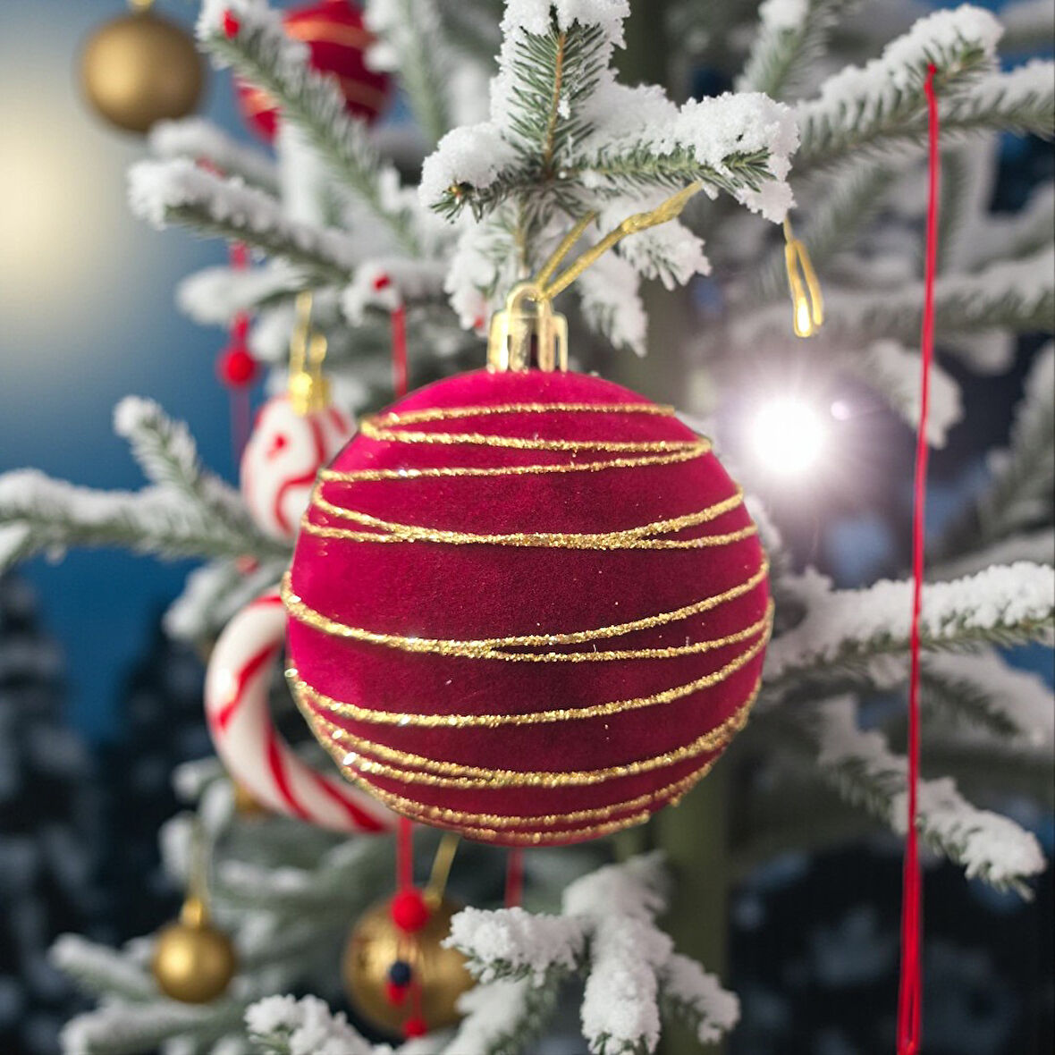 YILBAŞI TOPU 8CM KADİFE ÇİZGİLİ ALTIN SİMLİ ÇAM AĞACI SÜSÜ 3LÜ BORDO AST7447