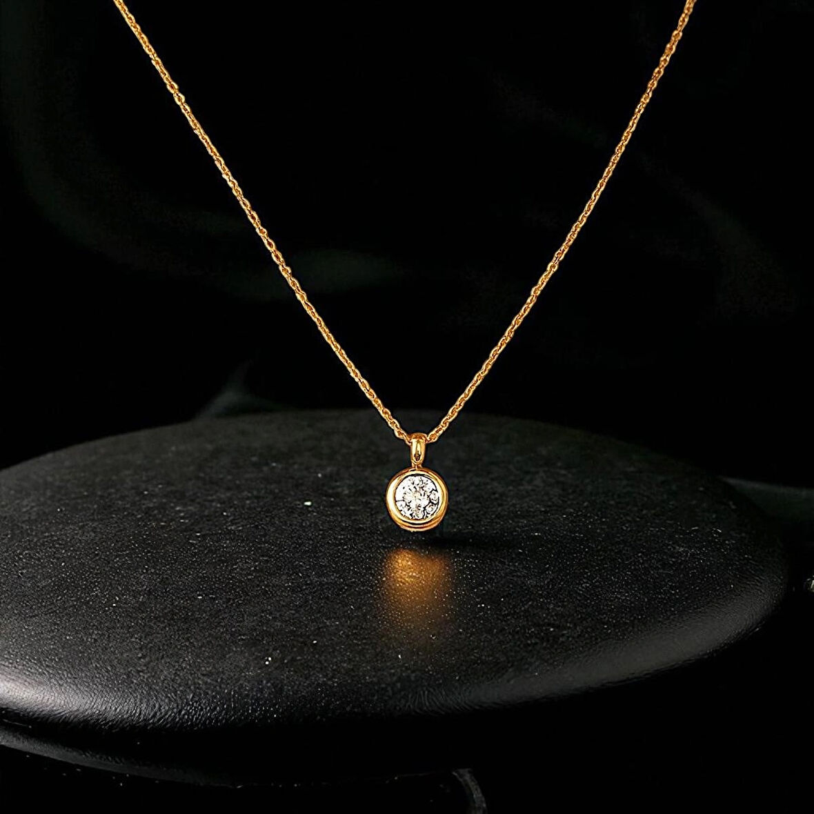 Takvanov Altın Renk Yuvarlak Tek Taşlı Çelik Kadın Kolye – Zirkon Taşlı, Işıltılı Tasarım
