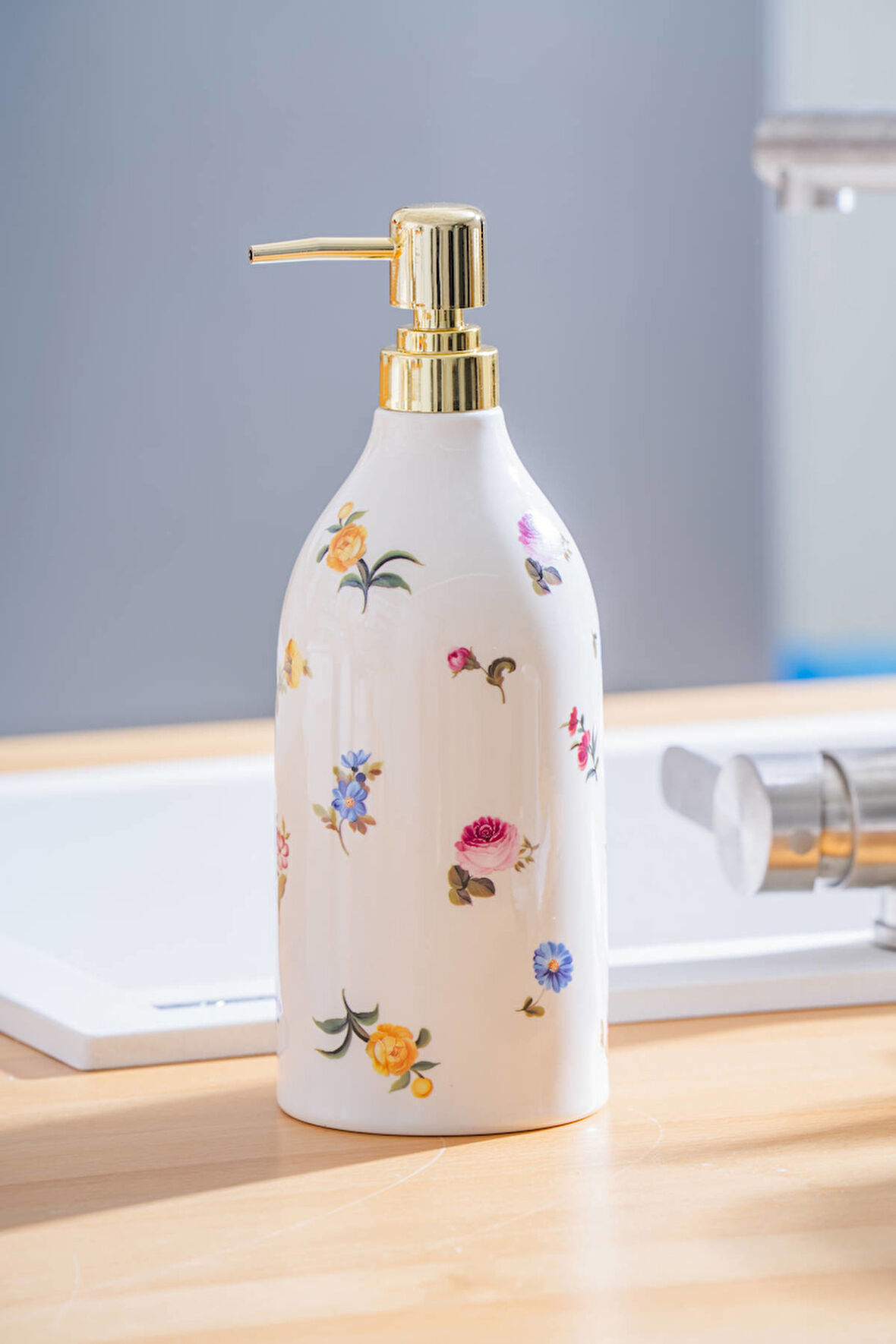 Leandra Porselen Sıvı Sabunluk