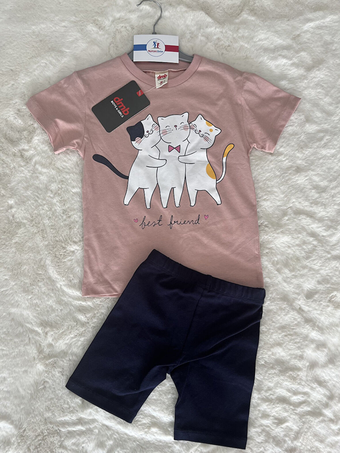 Kucaklaşan Kedi Dostlar Taytlı Kız Takım