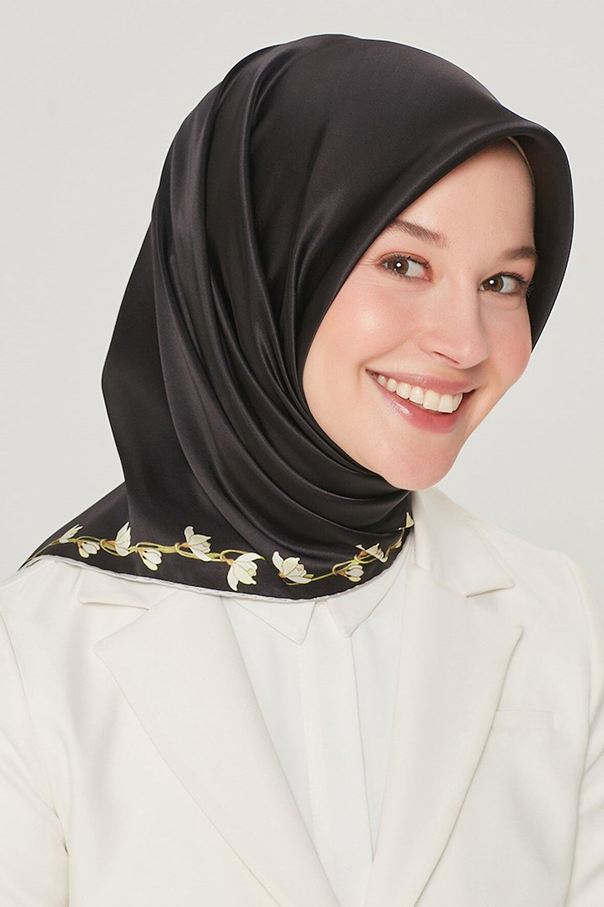 Armine Nostalji Serisi İpek Twill Eşarp 8553D-09