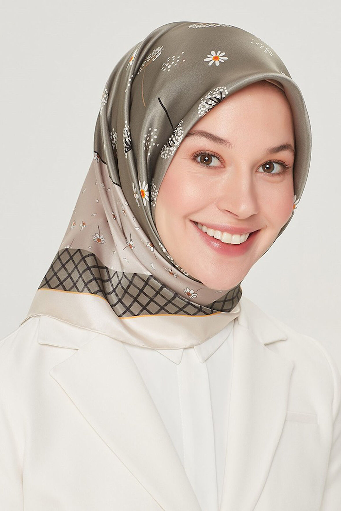 Armine 2021/22 Sonbahar Kış Serisi   İpek Twill Eşarp 8517D-36