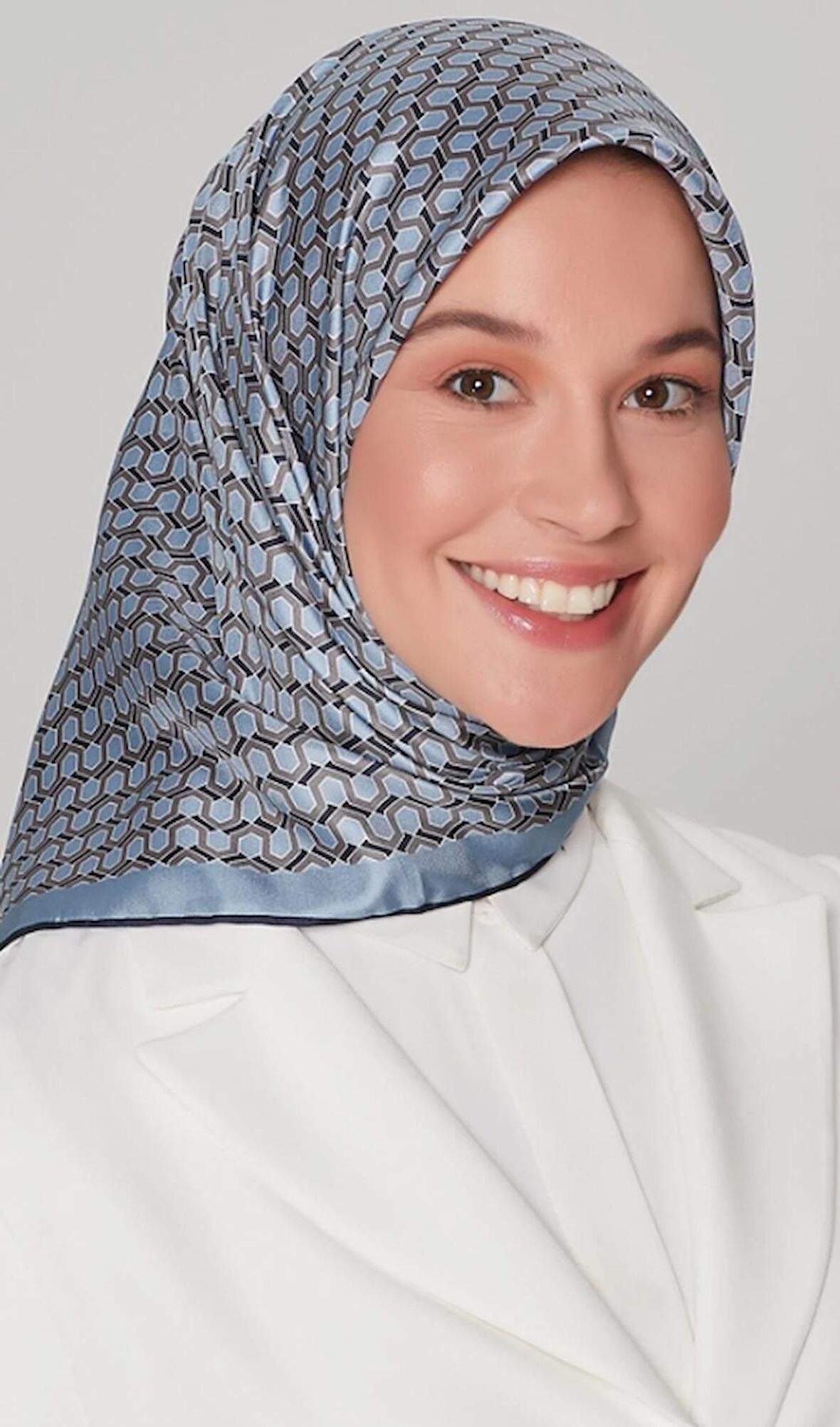 Armine Nostalji Serisi İpek Tivil Eşarp 8401-01