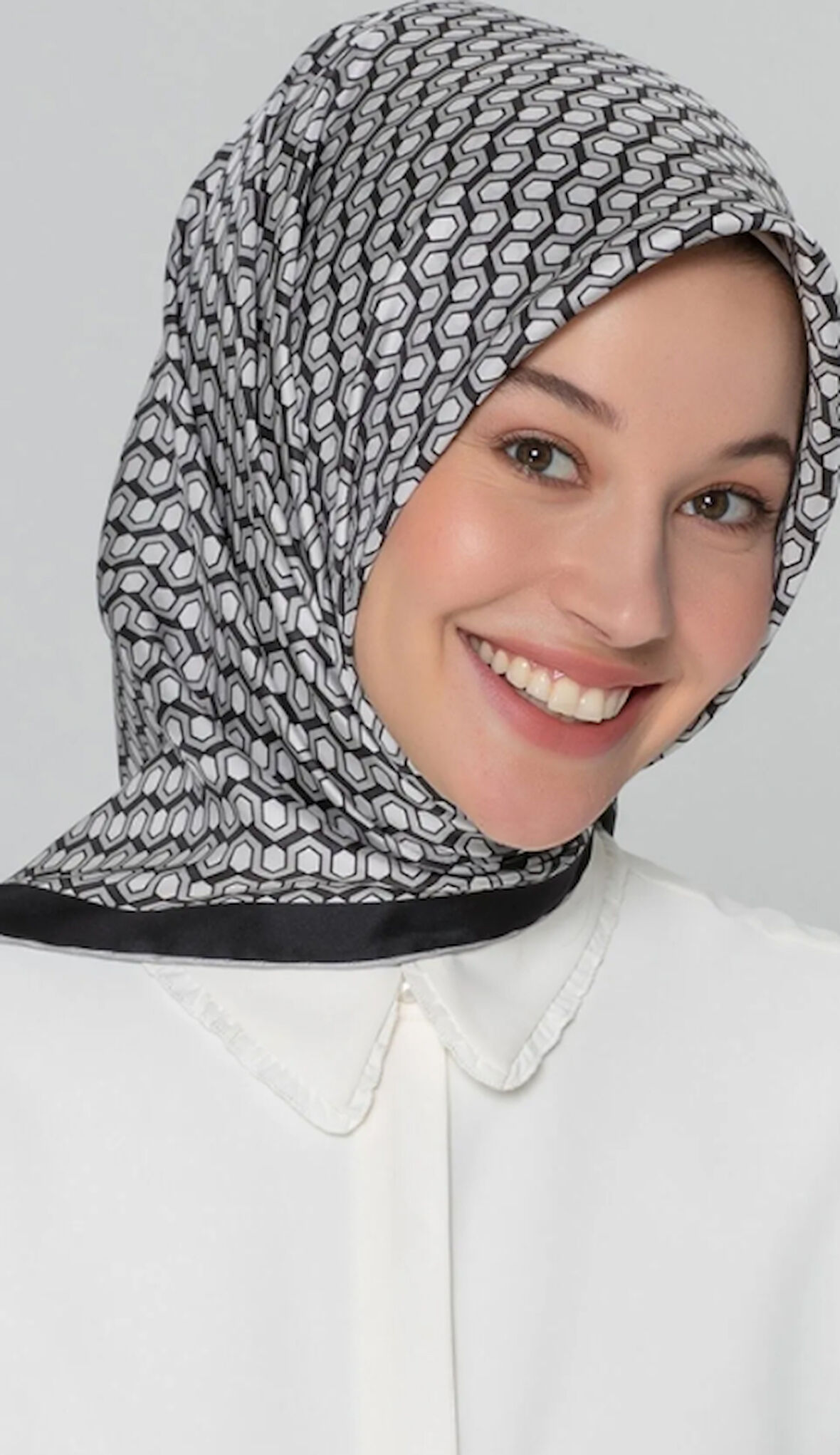 Armine Nostalji Serisi İpek Tivil Eşarp 8401-88