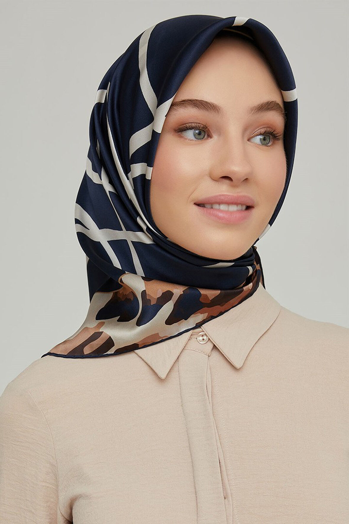 Armine Yeni Sezon 2022 İlkbahar Yaz Serisi %100 İPEK Twill Eşarp Modelleri Tesettür Nağme Ürünü 8653D-21