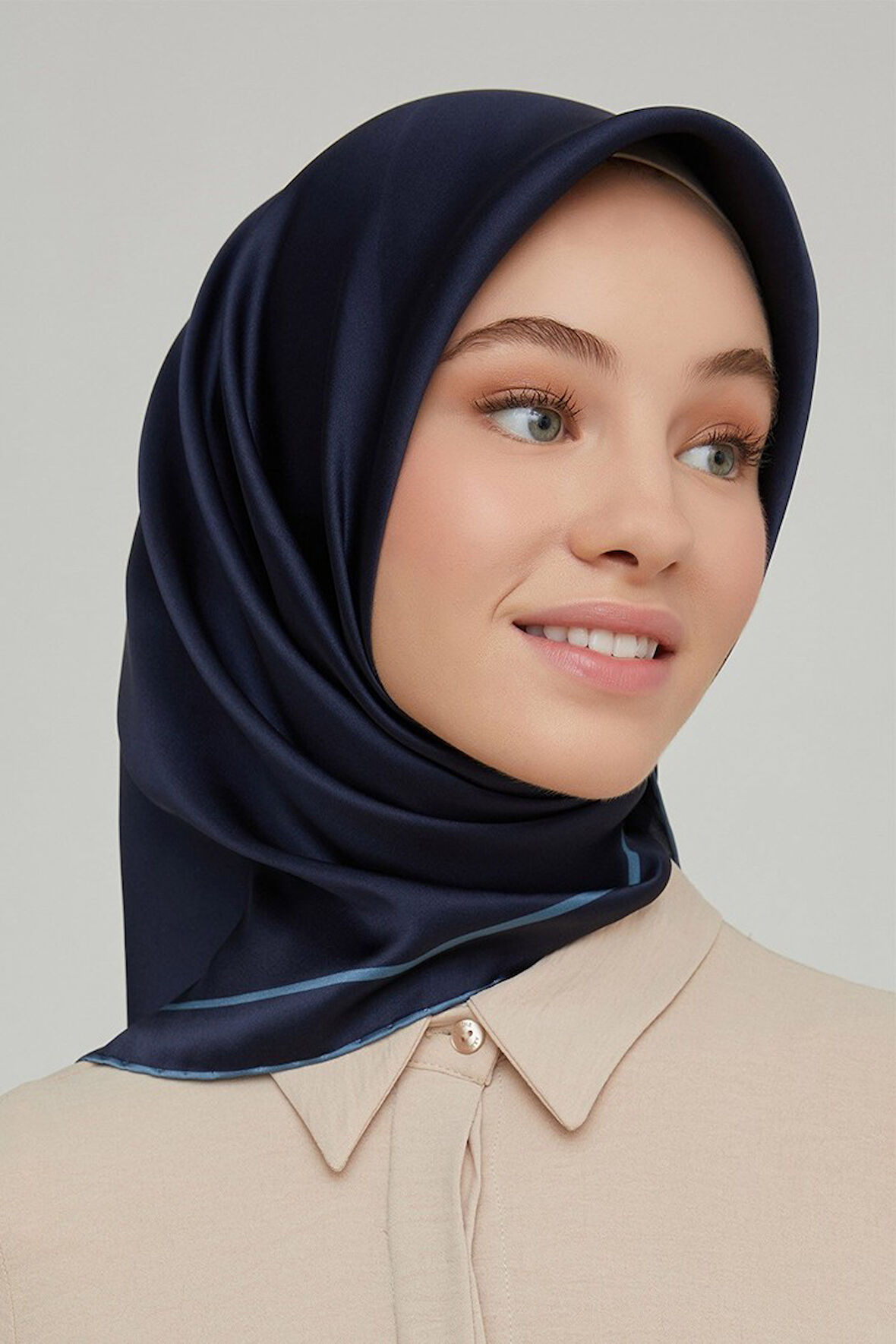 Armine Nostalji Serisi İpek Twill Eşarp 8668D-02