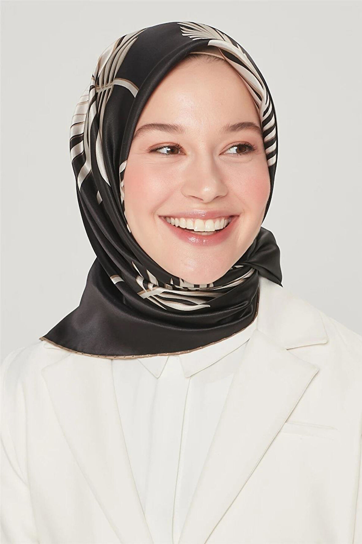 Armine Nostalji Tivil İpek Eşarp 8548-09 Siyah Karışık Desen