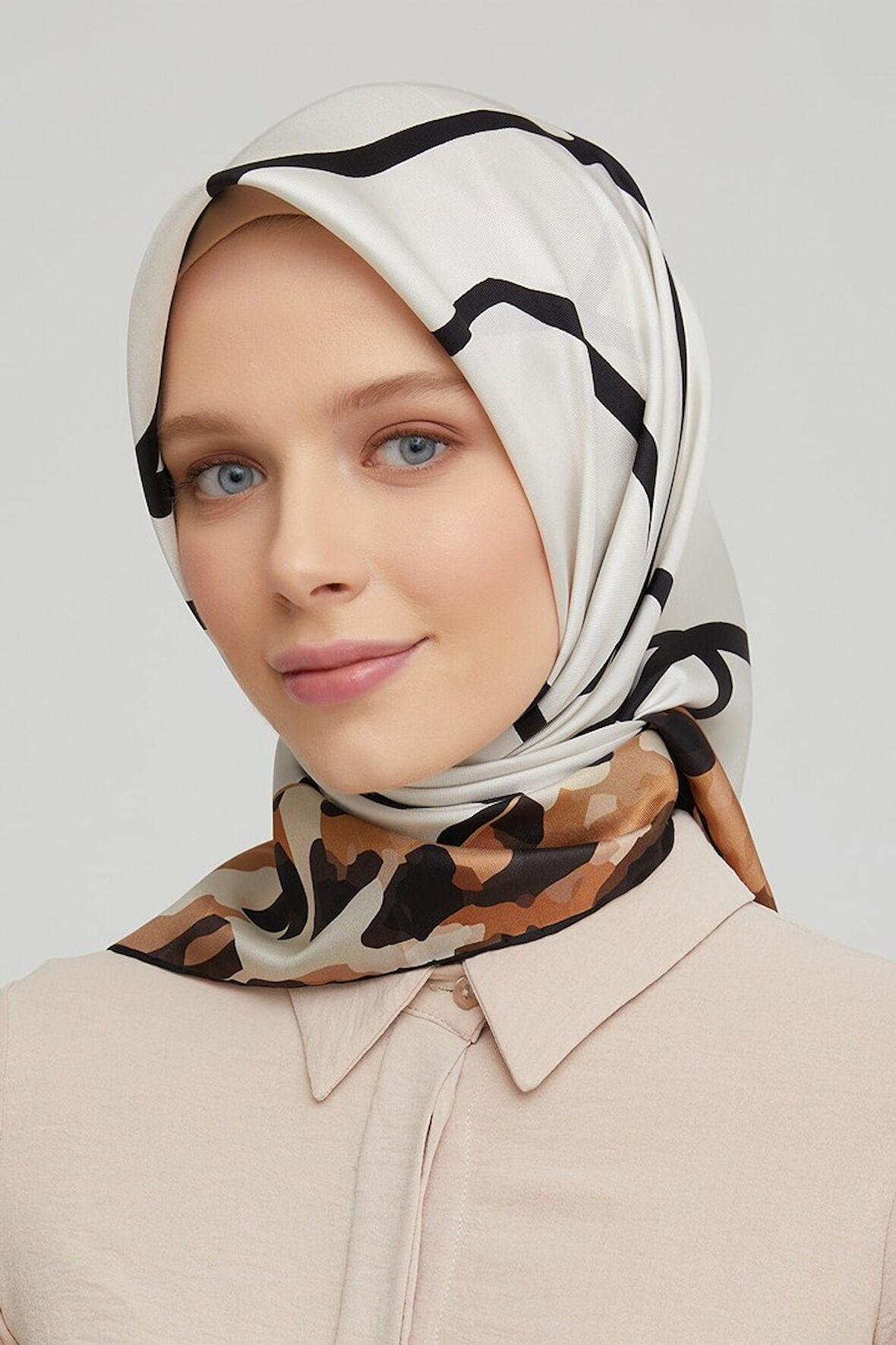 Armine Nostalji Serisi İpek Twill Eşarp 8653D-31