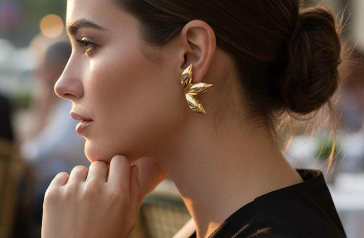 Kadın Gold Renk Çiçek Formlu Çelik Küpe