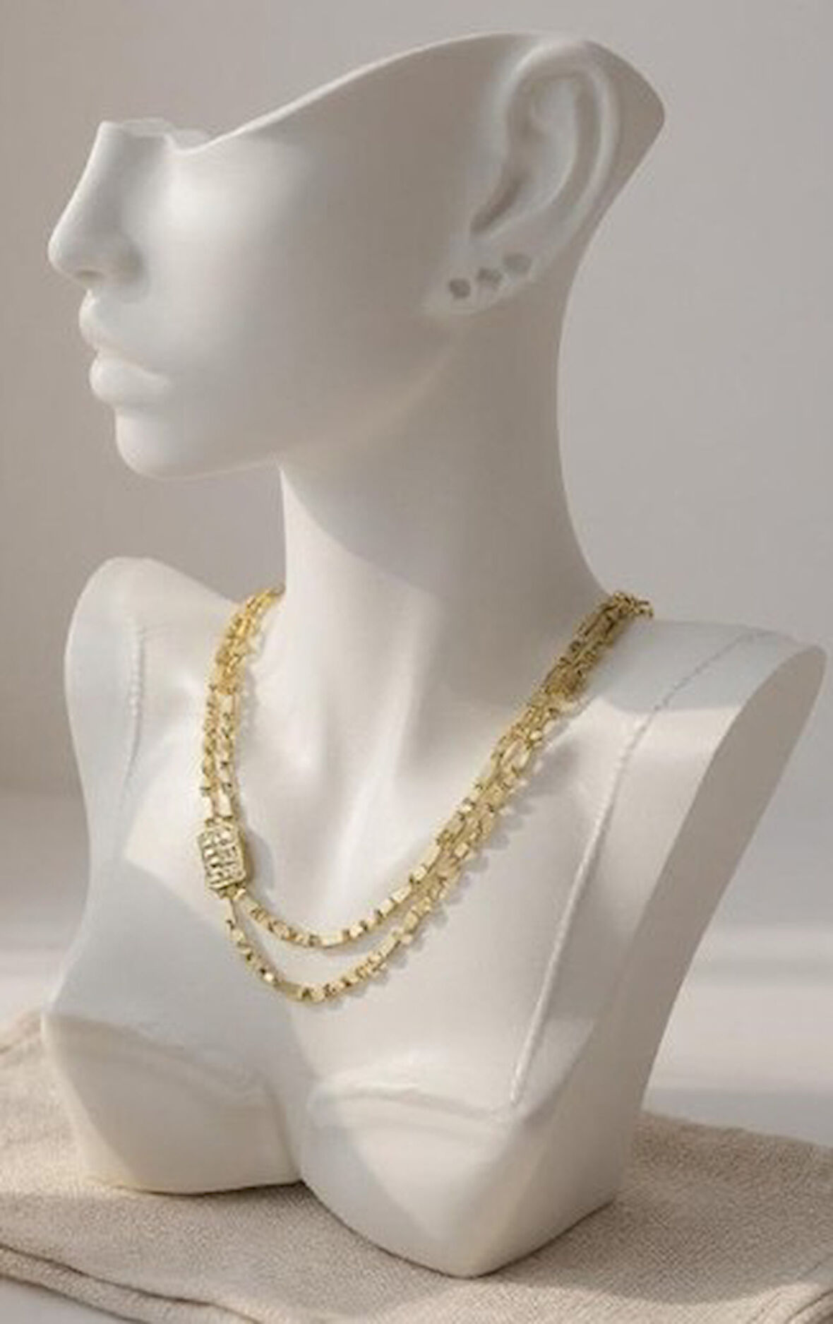 Çift Sıralı Baget Taşlı Altın Renk Kolye