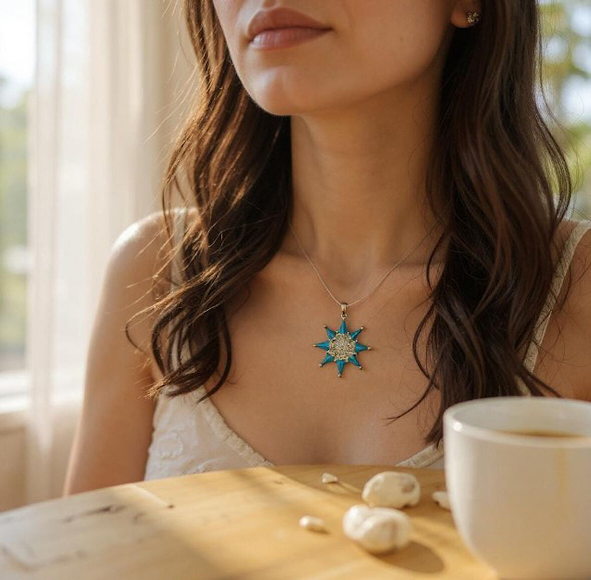 Mavi Yıldız Motifli Işıltılı Taşlı Zarif Kolye