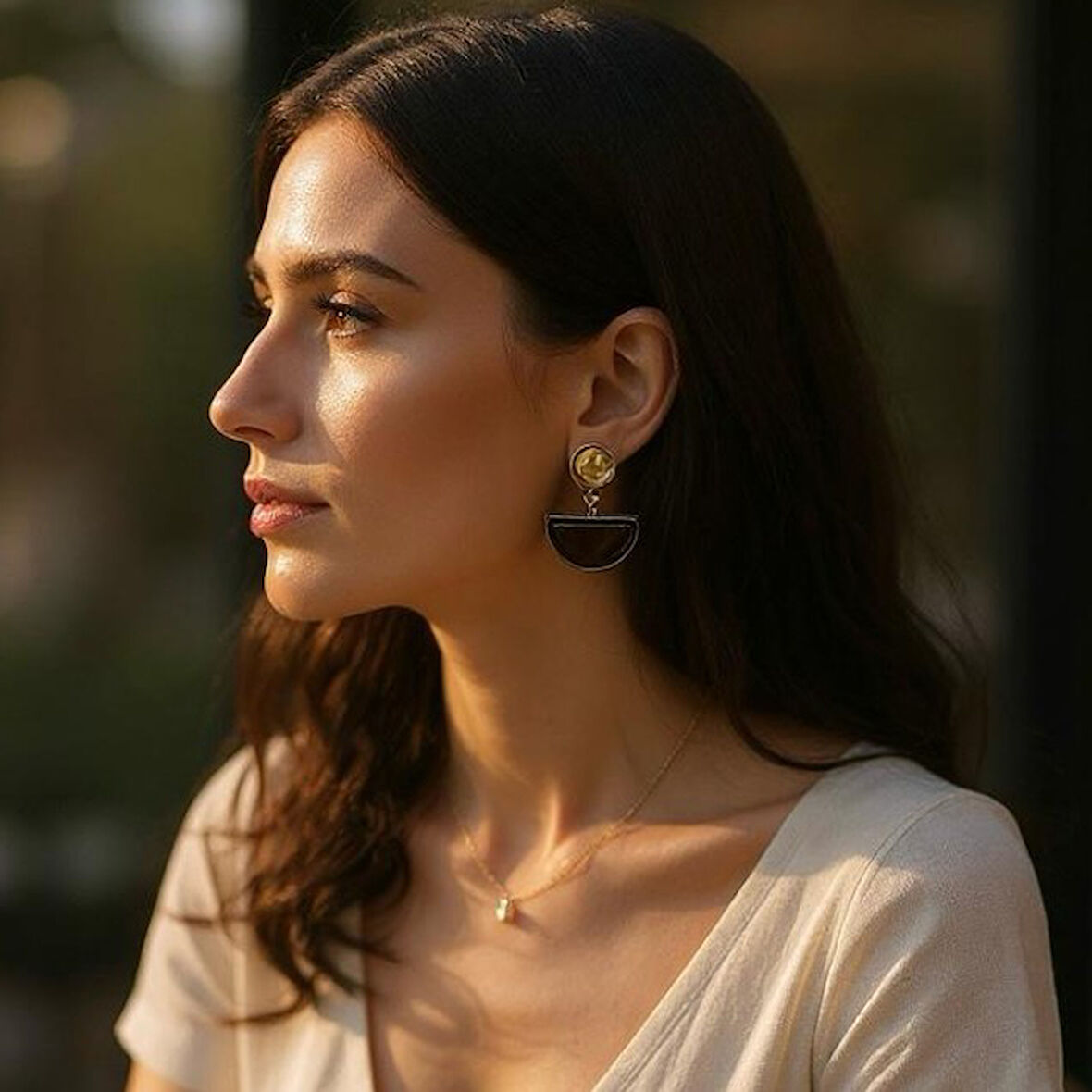 Kahverengi Taşlı Minimal Tarz Küpe