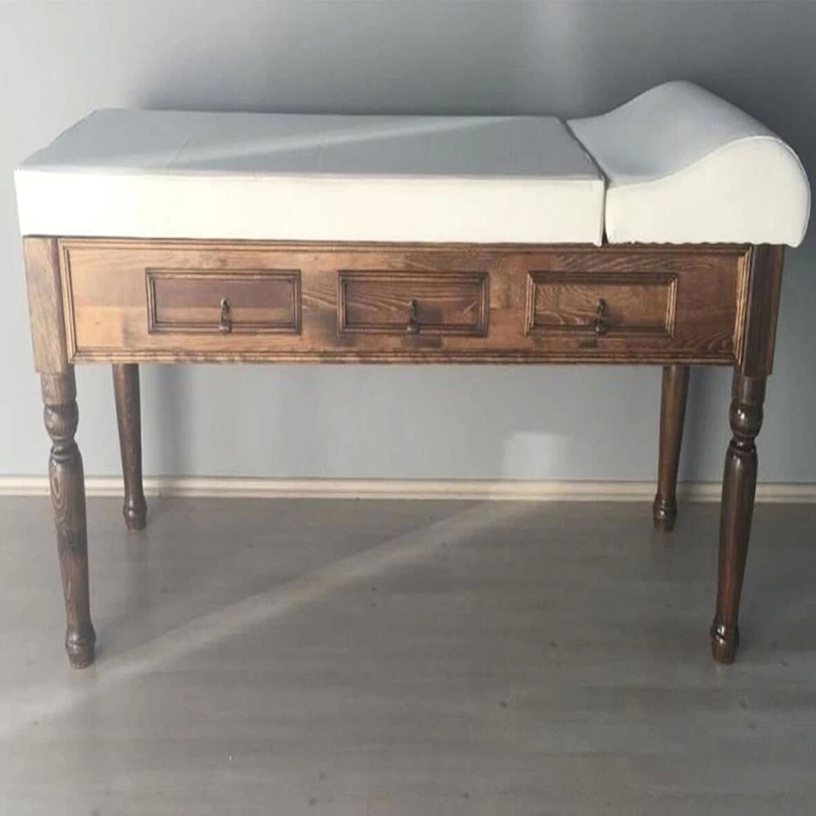 Ahşap Çekmeceli Muayene Masası Eskitme | El Yapımı, Ayarlanabilir ve Silinebilir Deri Kaplama