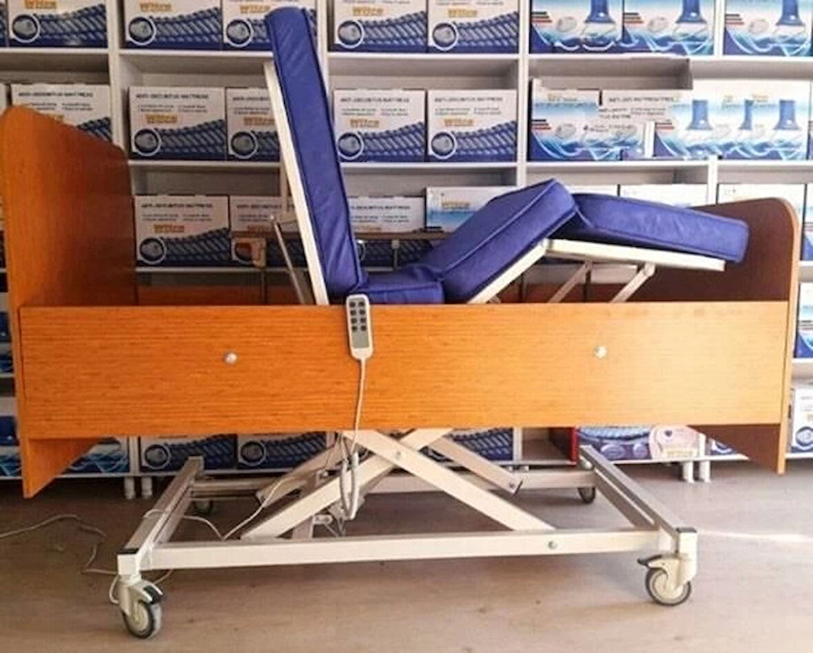 3 Motorlu Ahşap Ev Tipi Hasta Karyolası | 220 Kg Taşıma Kapasiteli, Ayarlanabilir ve Konforlu