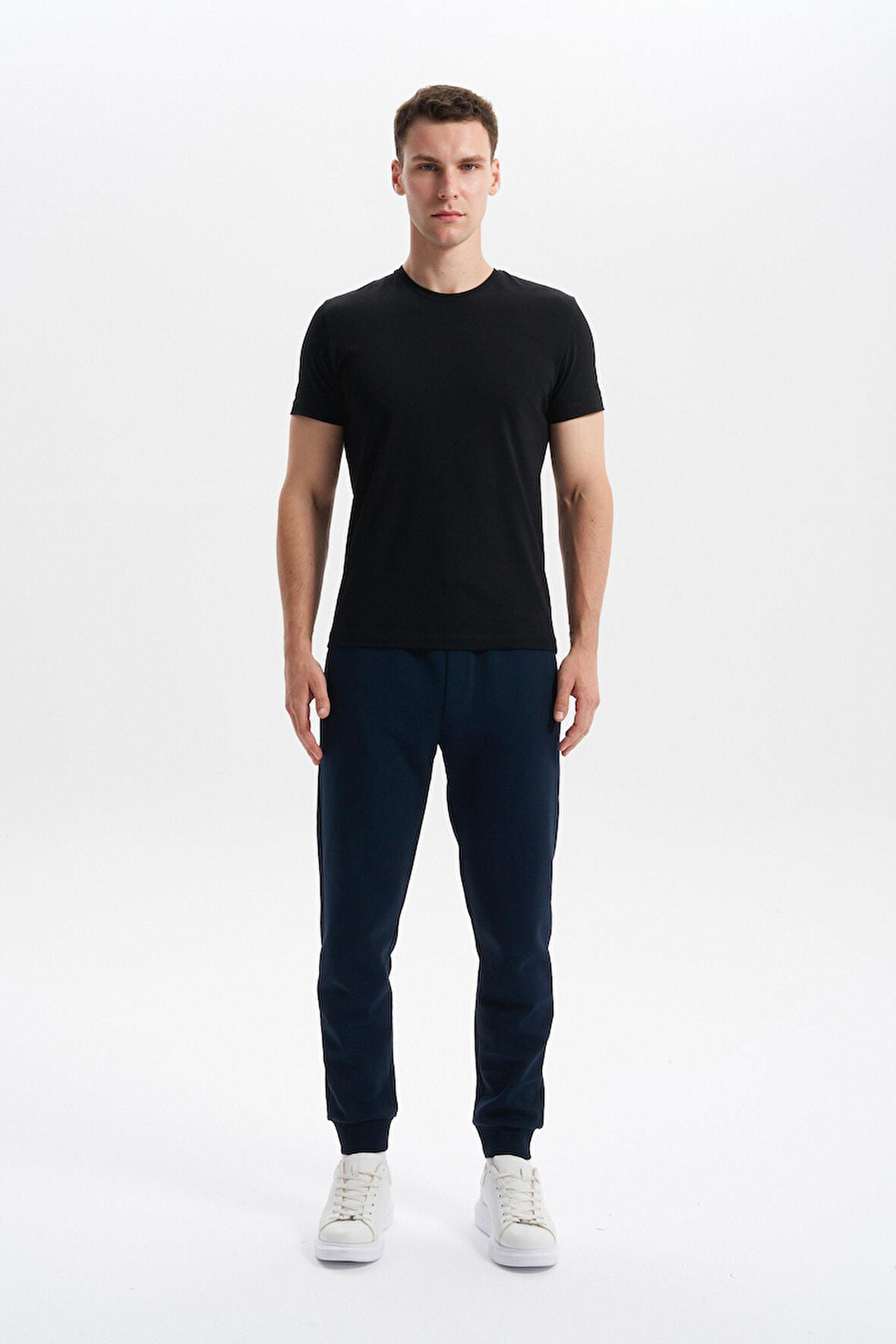 Arma Erkek Slim Fit Örme Interlok Basic Dar Paça Eşofman Altı Arka ve Yan Fleto Fermuar Cepli Paçalar Ribanalı %80 Pamuk %14 Polyester %6 Elastane K30174998902 