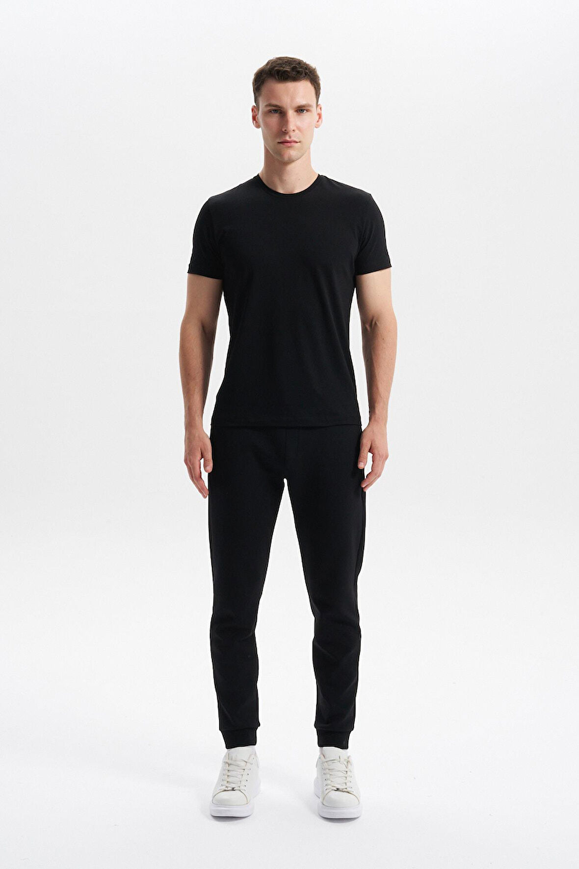 Arma Erkek Slim Fit Basic Interlok Dar Paça Eşofman Altı Arka ve Ön Cepler Gizli Fermuarlı %80 Pamuk %14 Polyester %6 Elastane K30174998802 