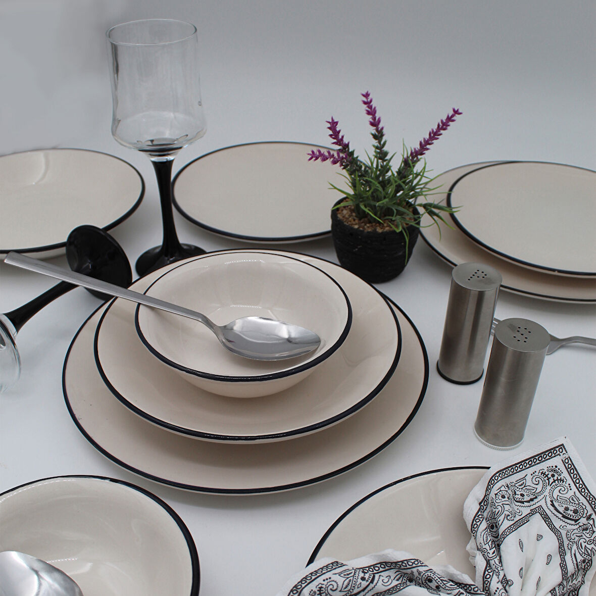 Luna 16 Parça 4 Kişilik Yemek Takımı 