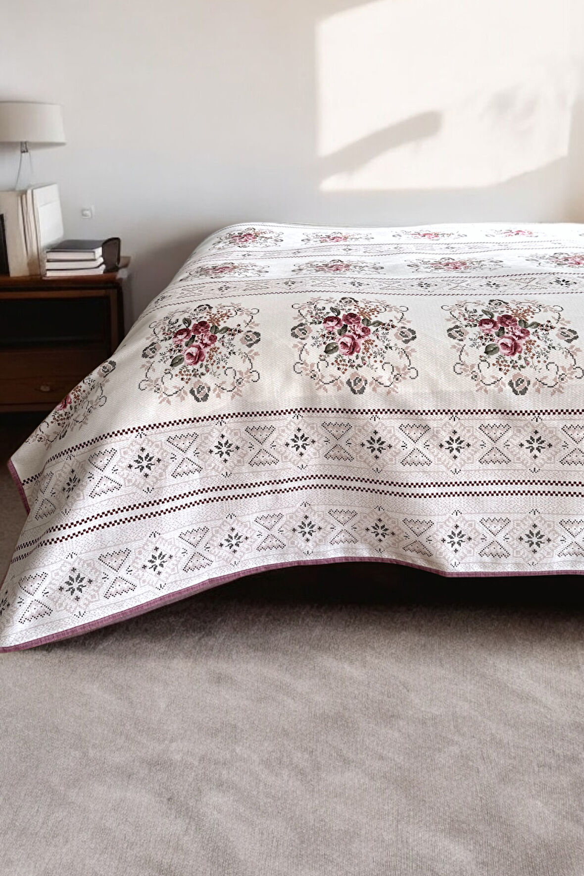Alla Turca Çift Kişilik Kanaviçe Desenli Pike – Gül Kurusu | 200x240 cm | %100 Pamuk