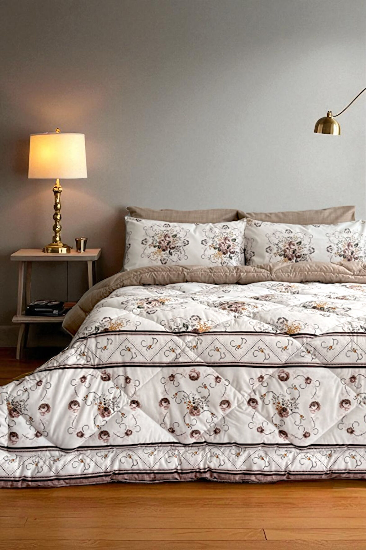 Alla Turca Çift Kişilik 4 Yastık Kılıflı Lastikli Çarşaflı Çift Taraflı Desenli Uyku Seti-Kanaviçe Sütlü Kahve