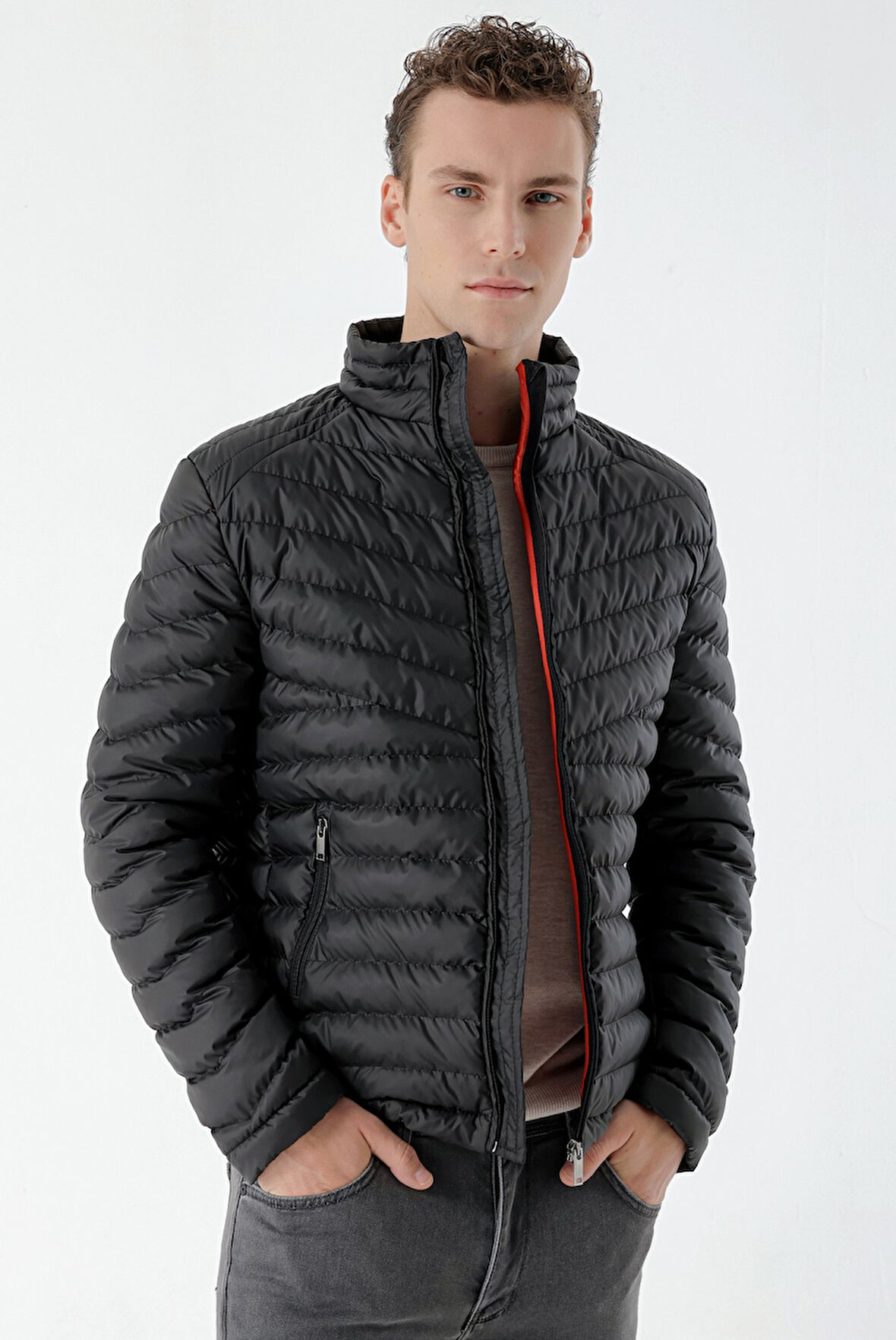 Siyah Su İtici Rüzgar Geçirmez Dynamic Fit Rahat Kesim Şişme Mont