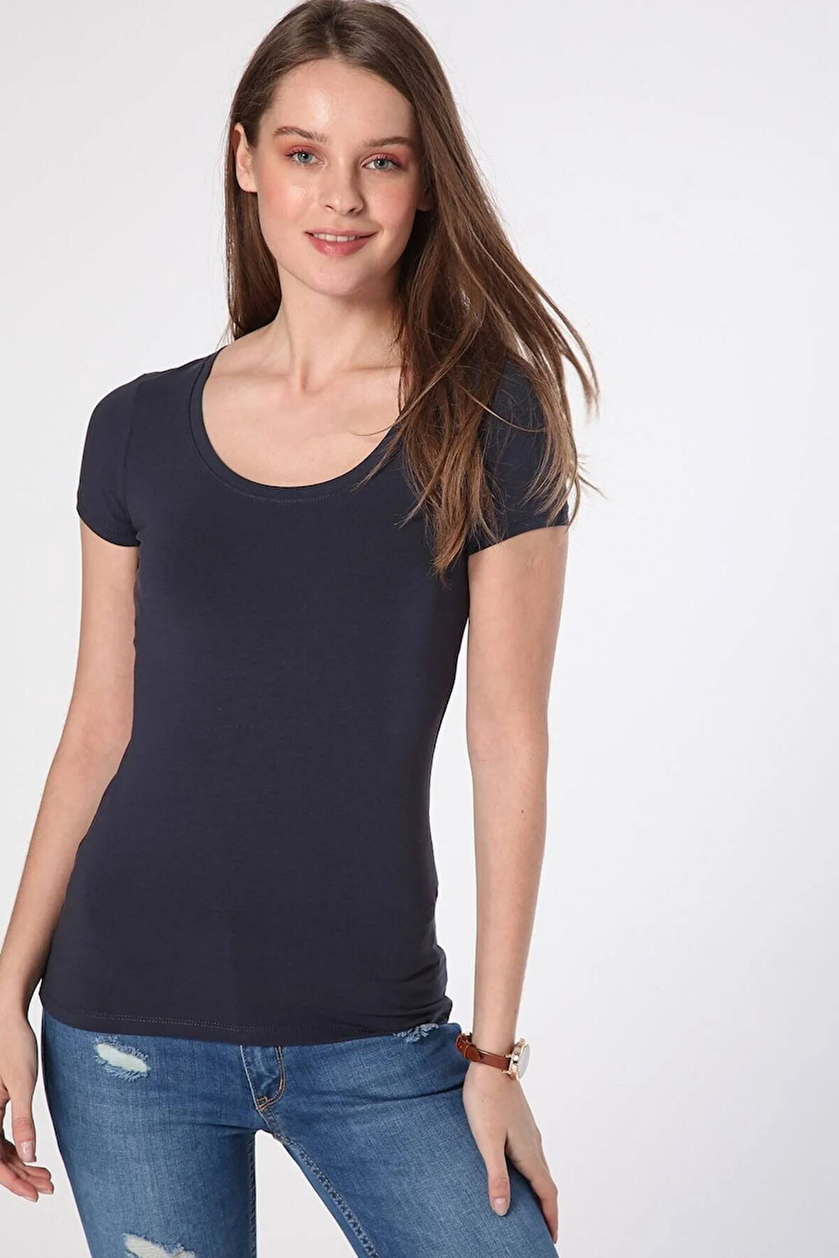 1060 U Yaka T-shirt