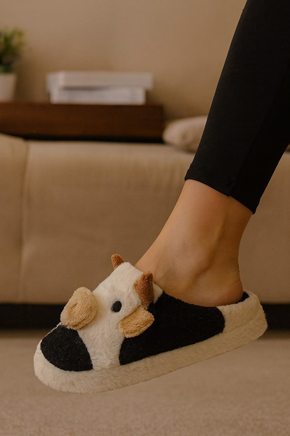 İnek Figürlü Nakışlı | Kışlık Unisex Ev Terliği | Kaydırmaz Taban