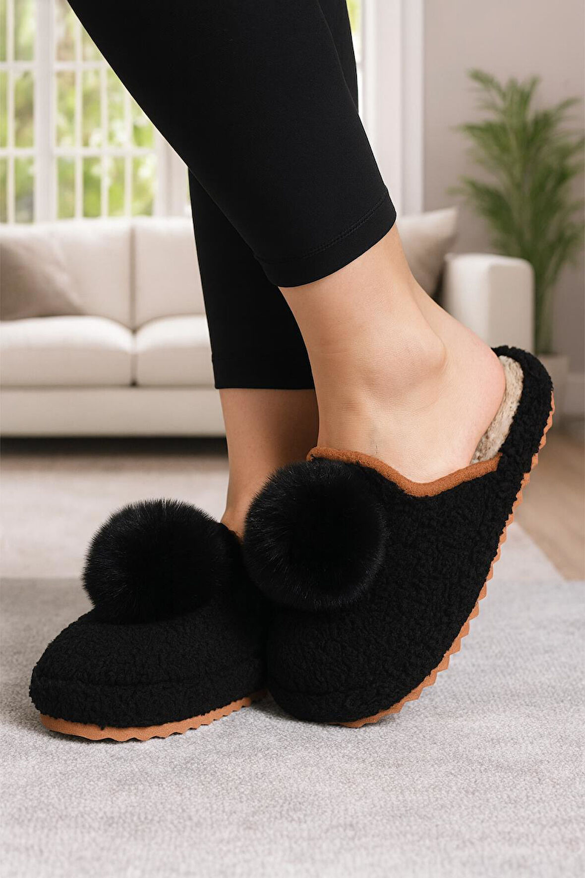 Kadın Ponponlu Ev Terliği Ses Yapmaz Kalın Taban Kışlık Terlik