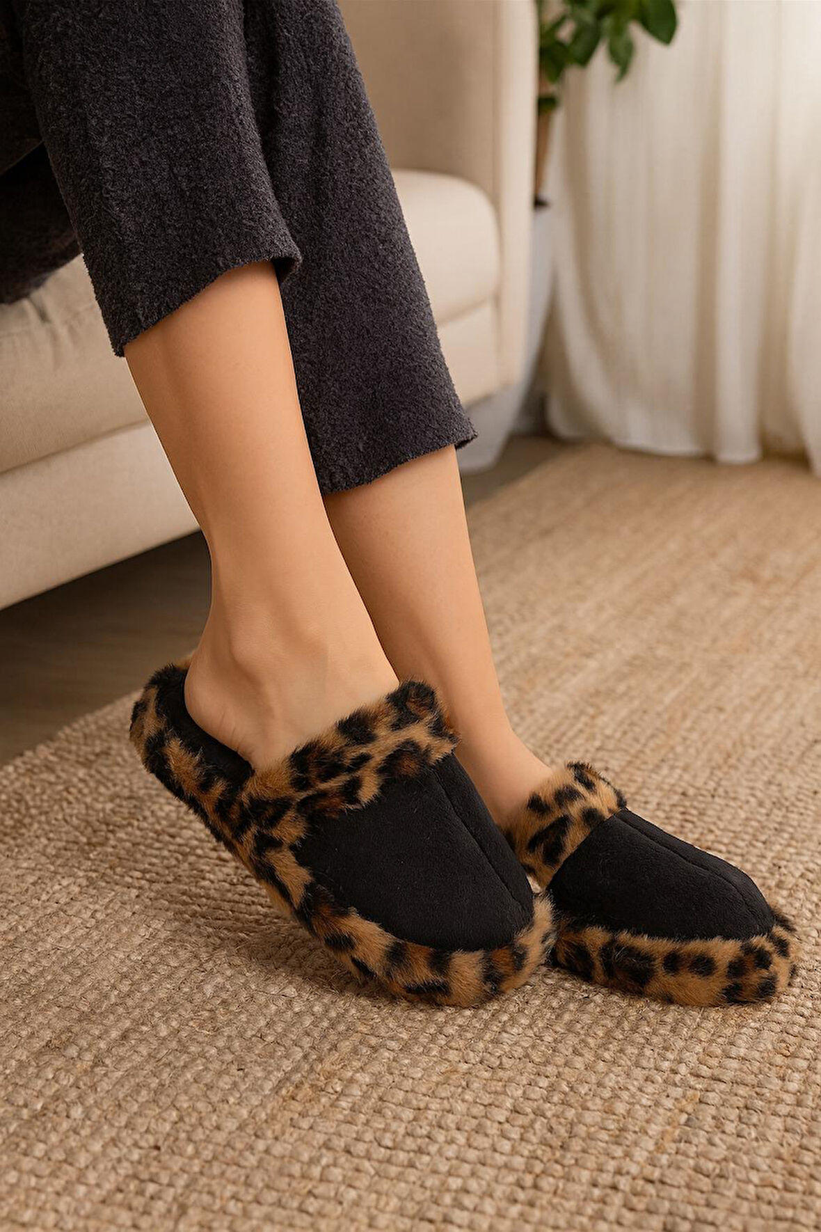 Leopar Desenli Kışlık Sessiz Ev Terliği