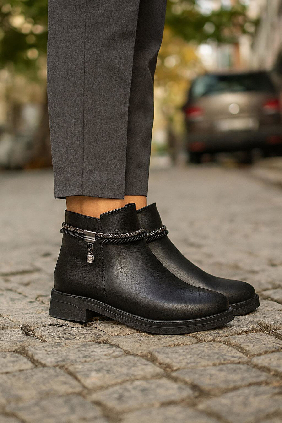   Kadın Cilt ve Nubuk Aksesuar Detaylı Fermuarlı Rahat Kışlık Bot Kaymaz Taban H01