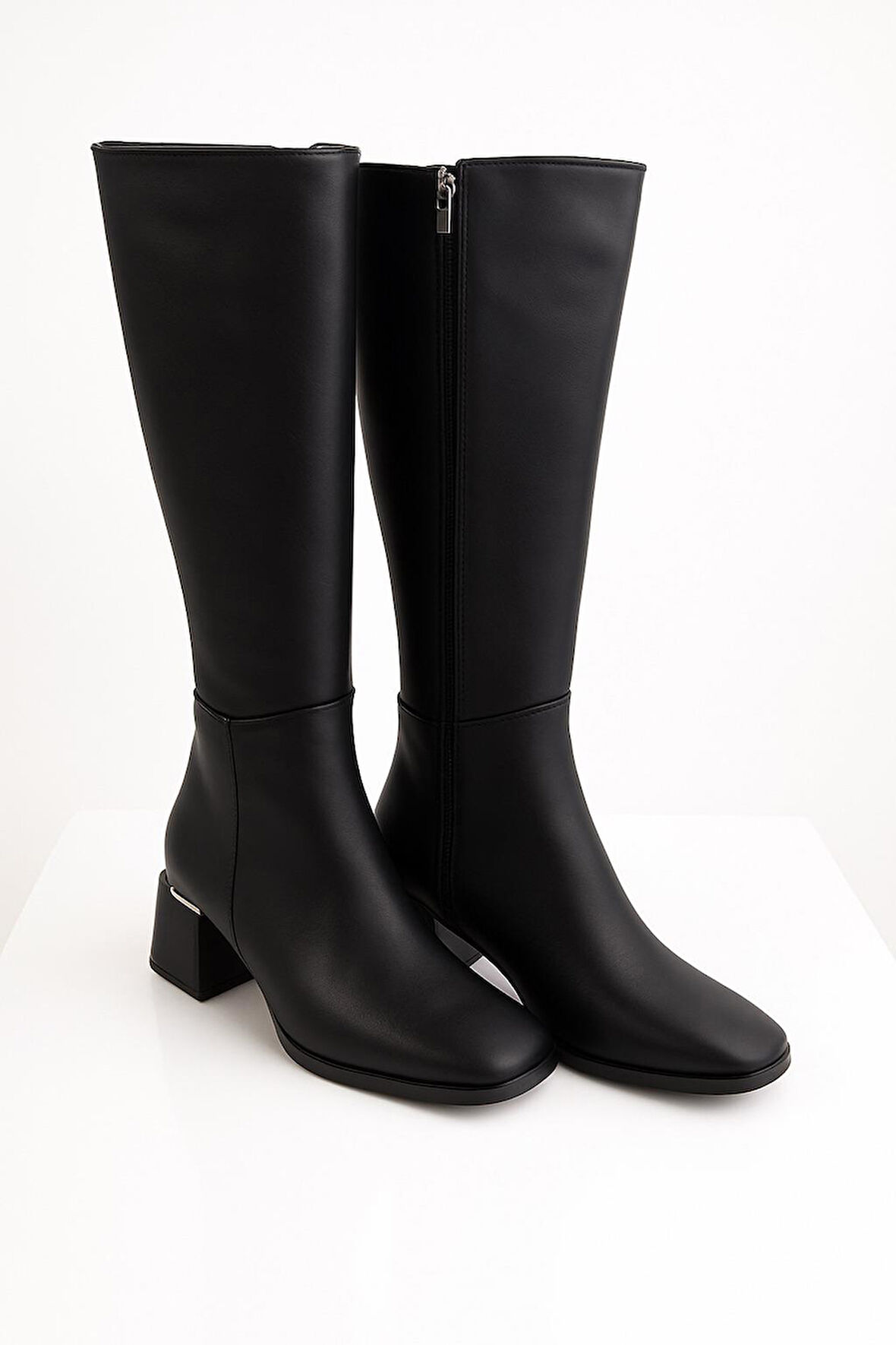 Kadın Topuk Detaylı Yandan Fermuarlı  Uzun Çizme