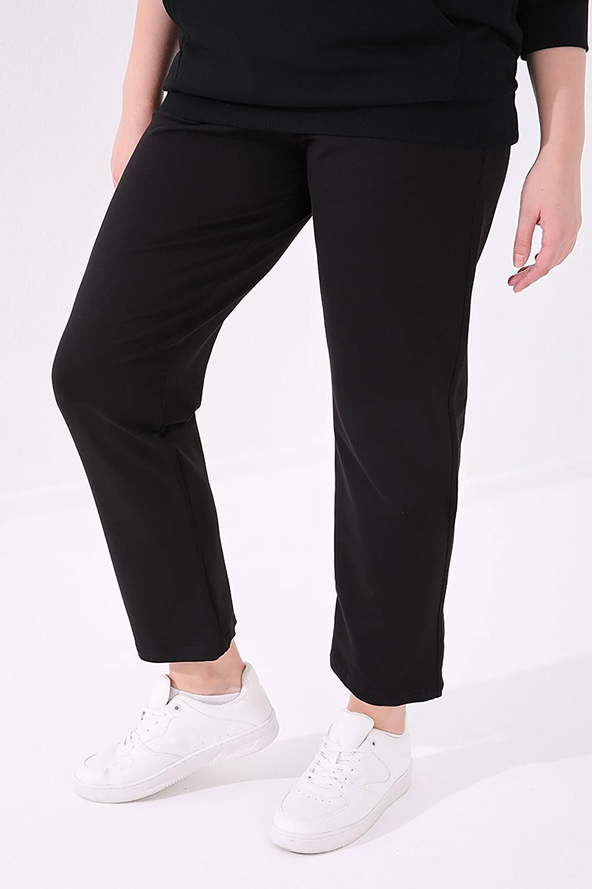 Siyah Klasik Paça Taş Detaylı Kadın Büyük Beden Eşofman Alt  - 94040 | 46