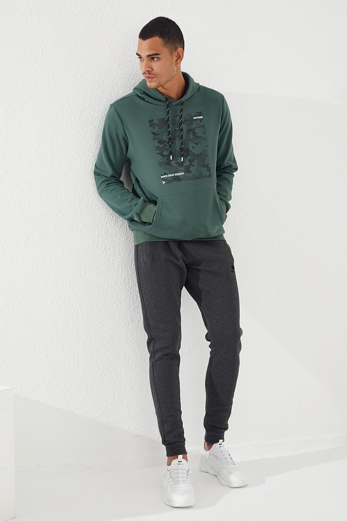 Yeşil Kamuflaj Desen Baskılı Standart Kalıp Kapüşonlu Erkek Sweatshirt - 87884 | S