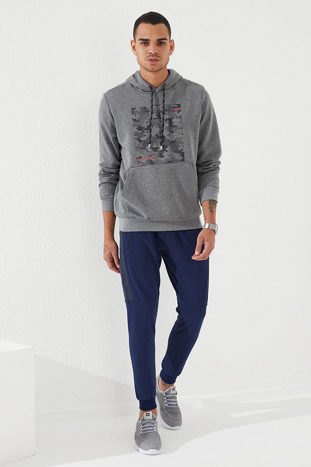 Gri Melanj Kamuflaj Desen Baskılı Standart Kalıp Kapüşonlu Erkek Sweatshirt - 87884 | S