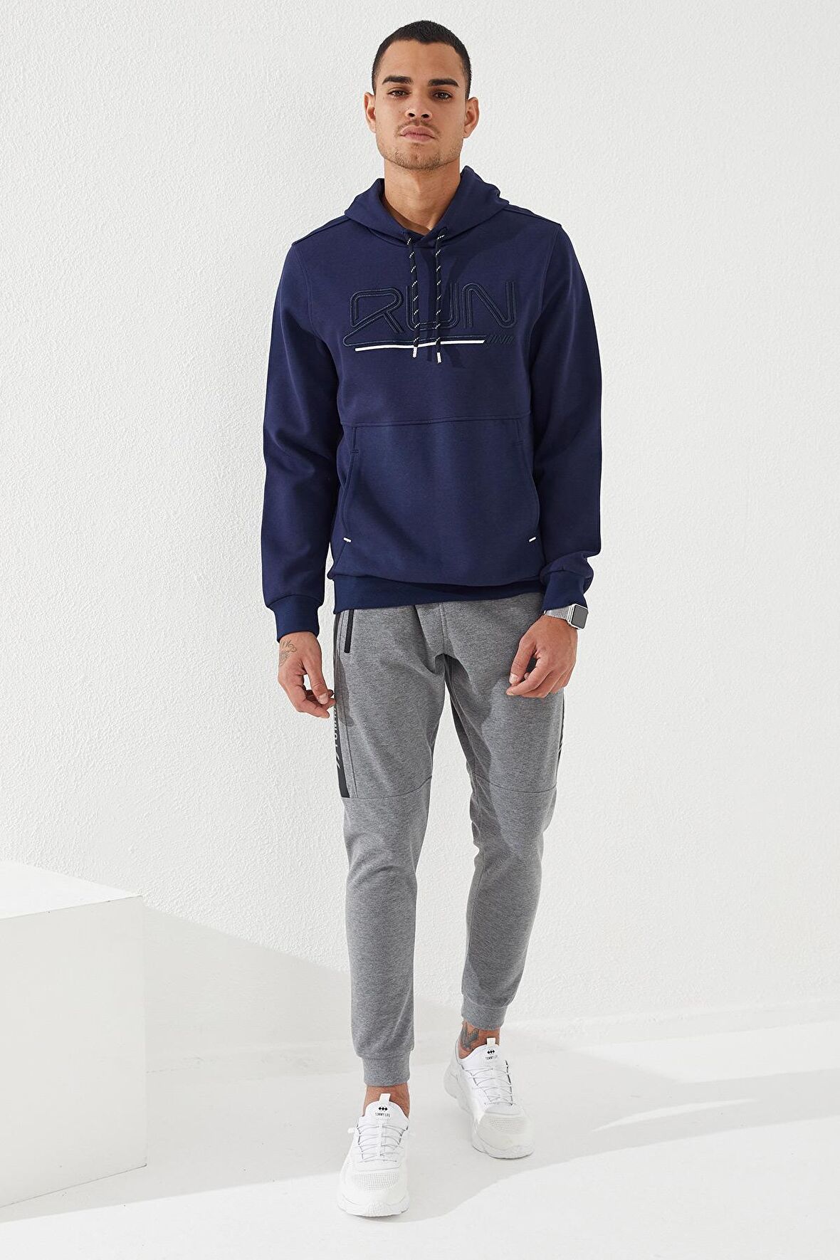 İndigo Yazı Nakışlı Standart Kalıp Kapüşonlu Erkek Sweatshirt - 87887 | S