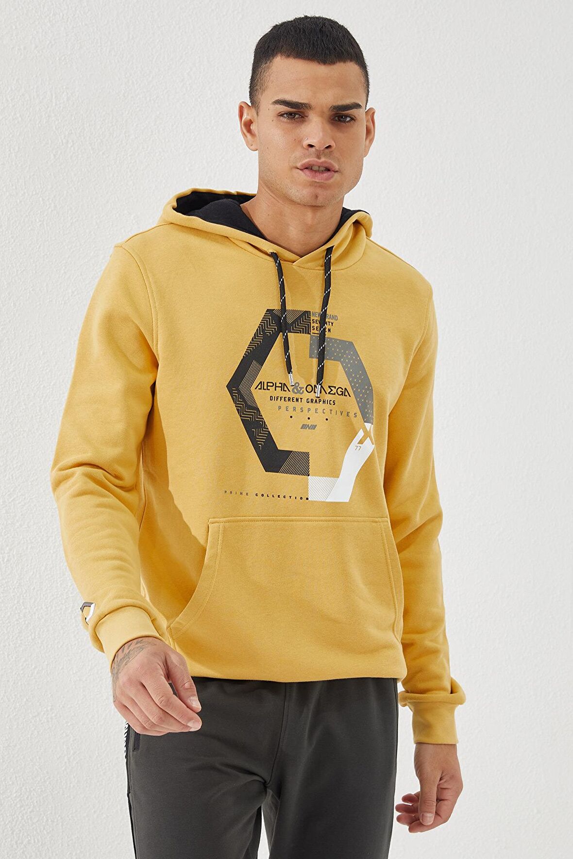 Hardal Geometrik Baskılı Standart Kalıp Kapüşonlu Erkek Sweatshirt - 87870 | XXL