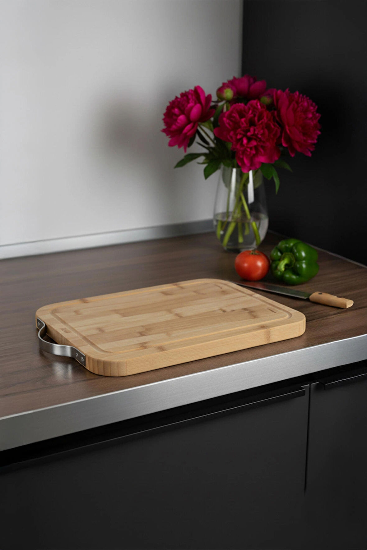 Zoe - Çelik Kulplu Kesme Tahtası