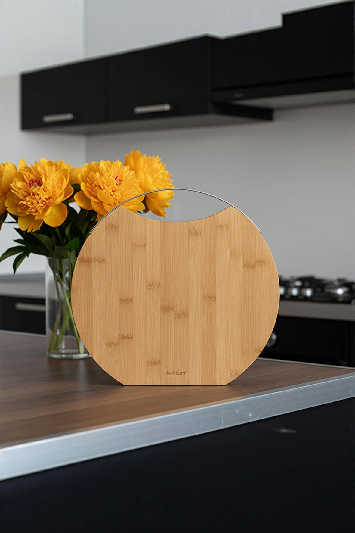 Zoe - Çelik Kulplu Kesme Tahtası Yuvarlak Küçük