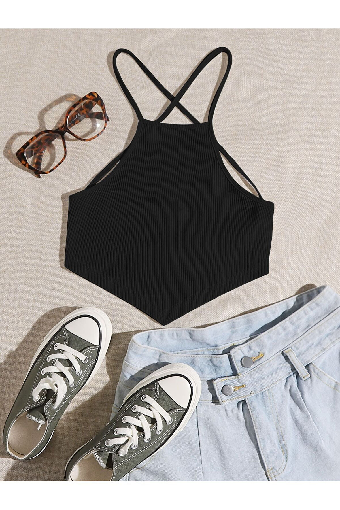Halter Yaka Sırtı Açık Çapraz Askılı Bağcıklı Siyah Renk Fitilli Crop Top Bluz