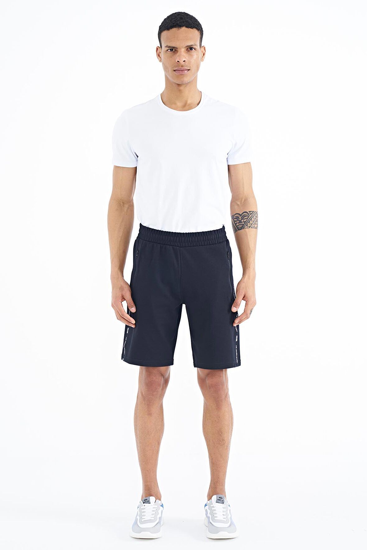 Lacivert Yan Baskılı Fermuar Cepli Bağcıklı Standart Kalıp Erkek Şort - 81244 | S