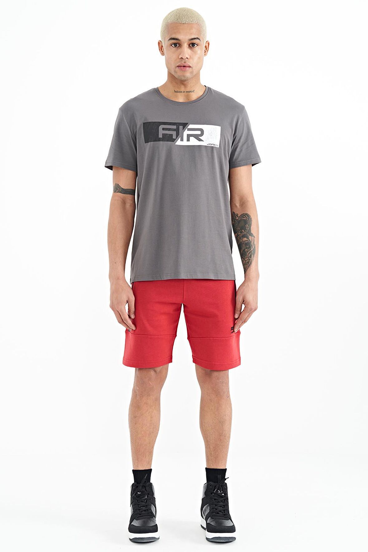 Kırmızı Fermuar Cepli Baskılı Standart Kalıp Erkek Şort - 81243 | S