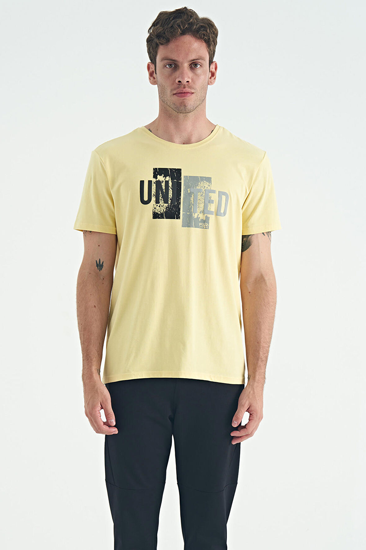 Sarı Baskı Detaylı O Yaka Standart Kalıp Erkek T-Shirt - 88218 | L