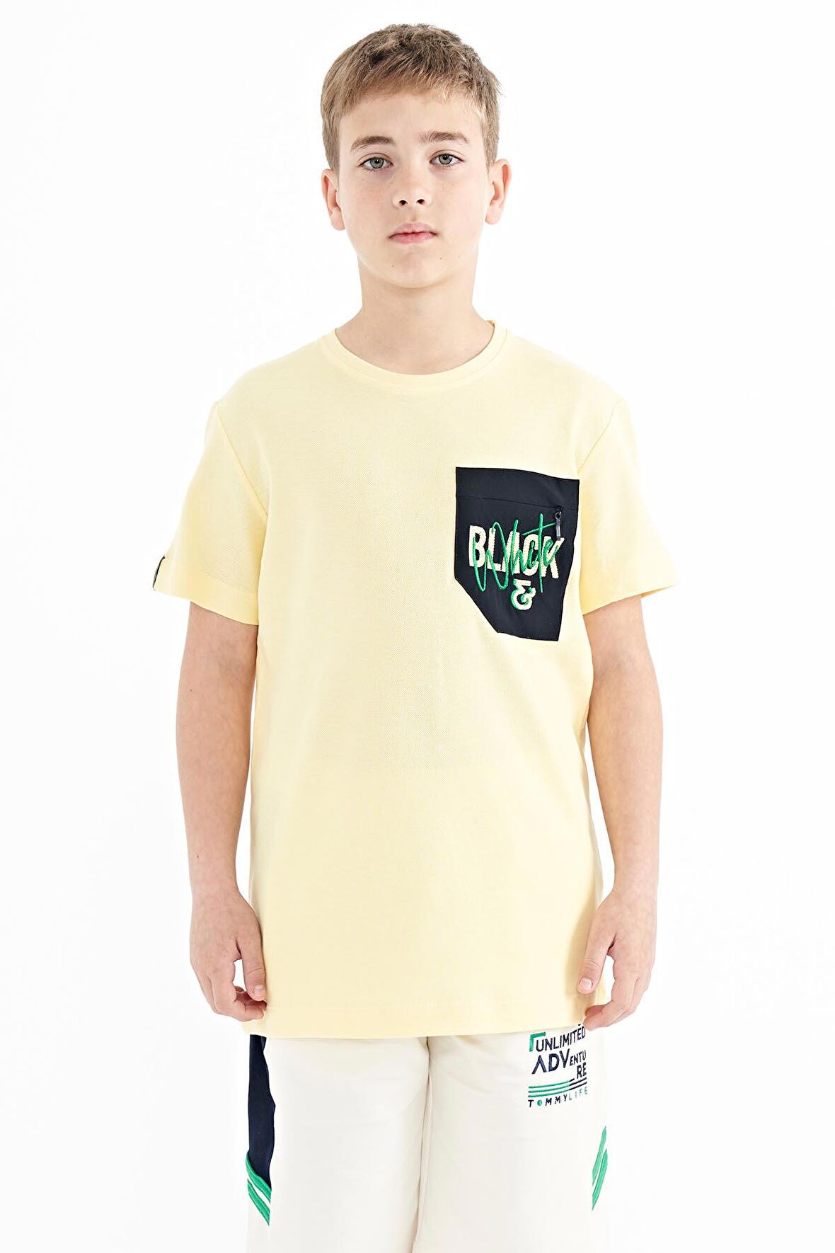 Sarı Ön Cepli Nakış Detaylı O Yaka Standart Kalıp Erkek Çocuk T-Shirt - 11116 | 7-8